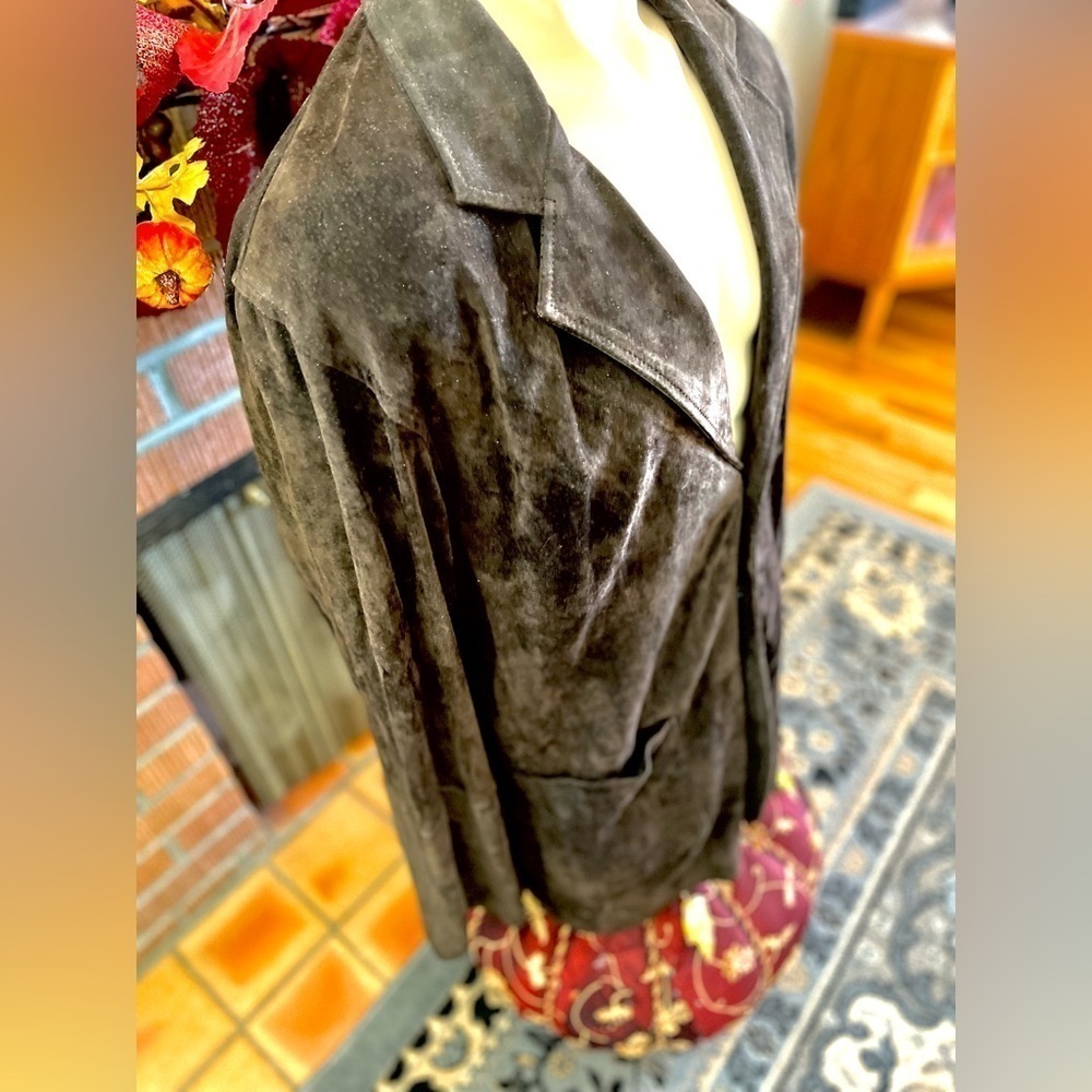 VINTAGE SUEDE JACKET WITH SILK LINING - Picture 4 of 10